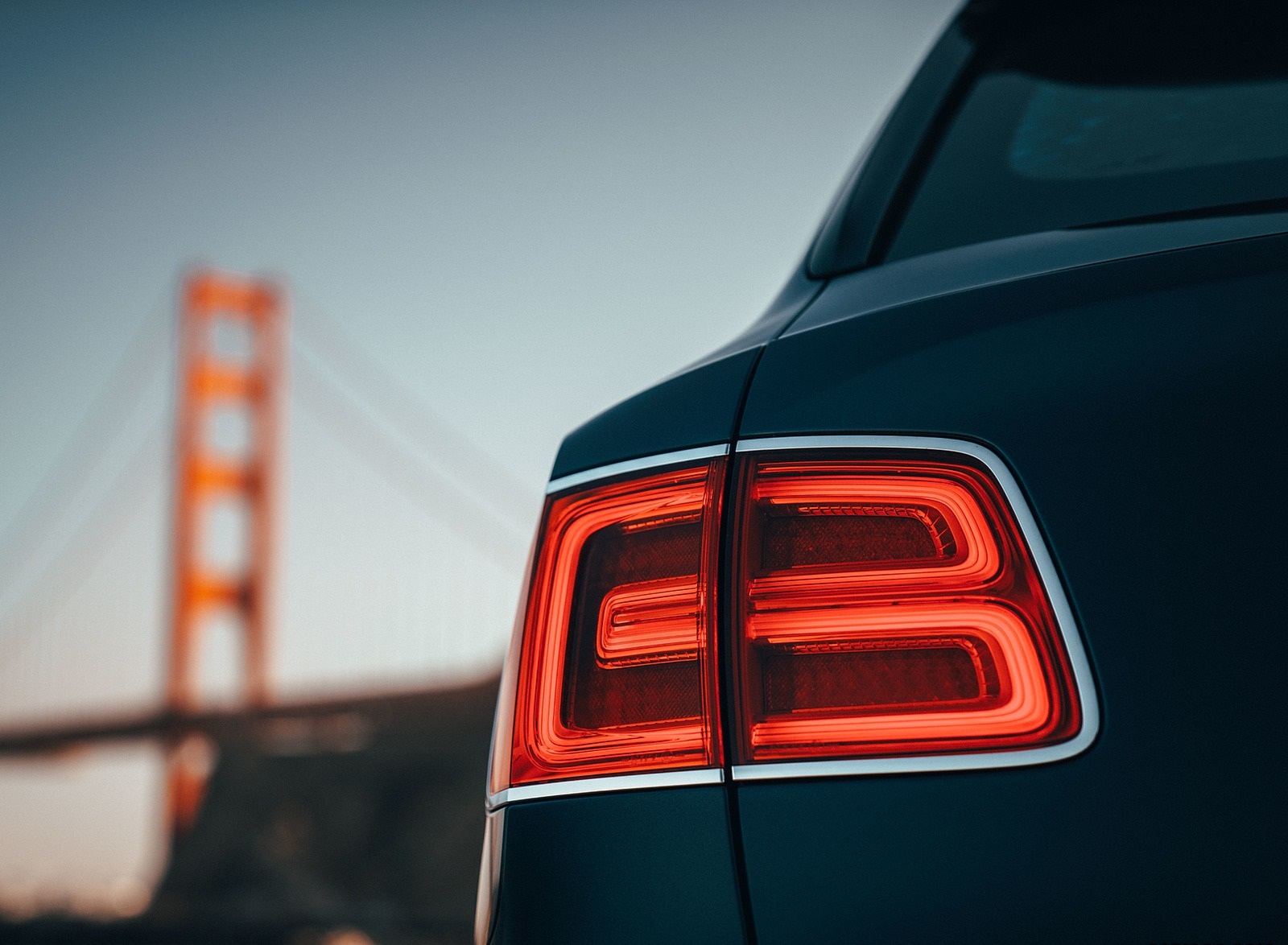 2019 Bentley Bentayga Plug-in Hybrid Tail Light Wallpapers #18 of 54