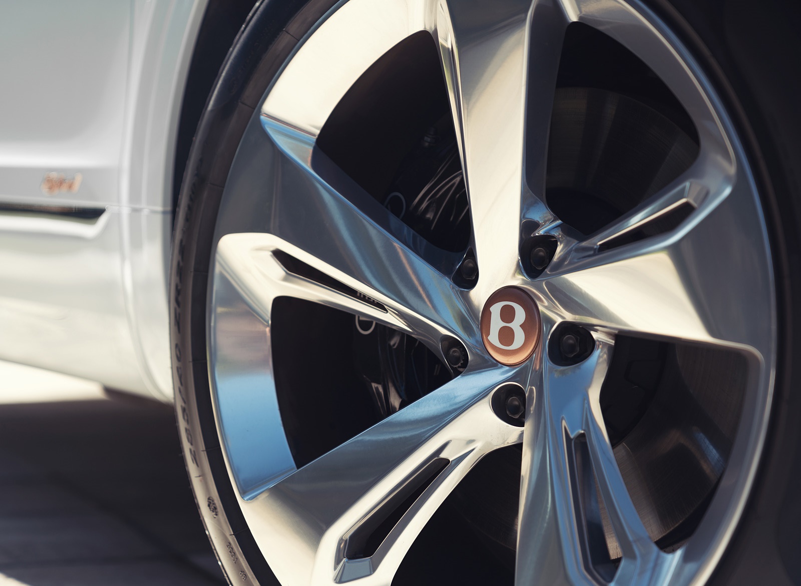 2019 Bentley Bentayga Plug-in Hybrid Wheel Wallpapers #46 of 54