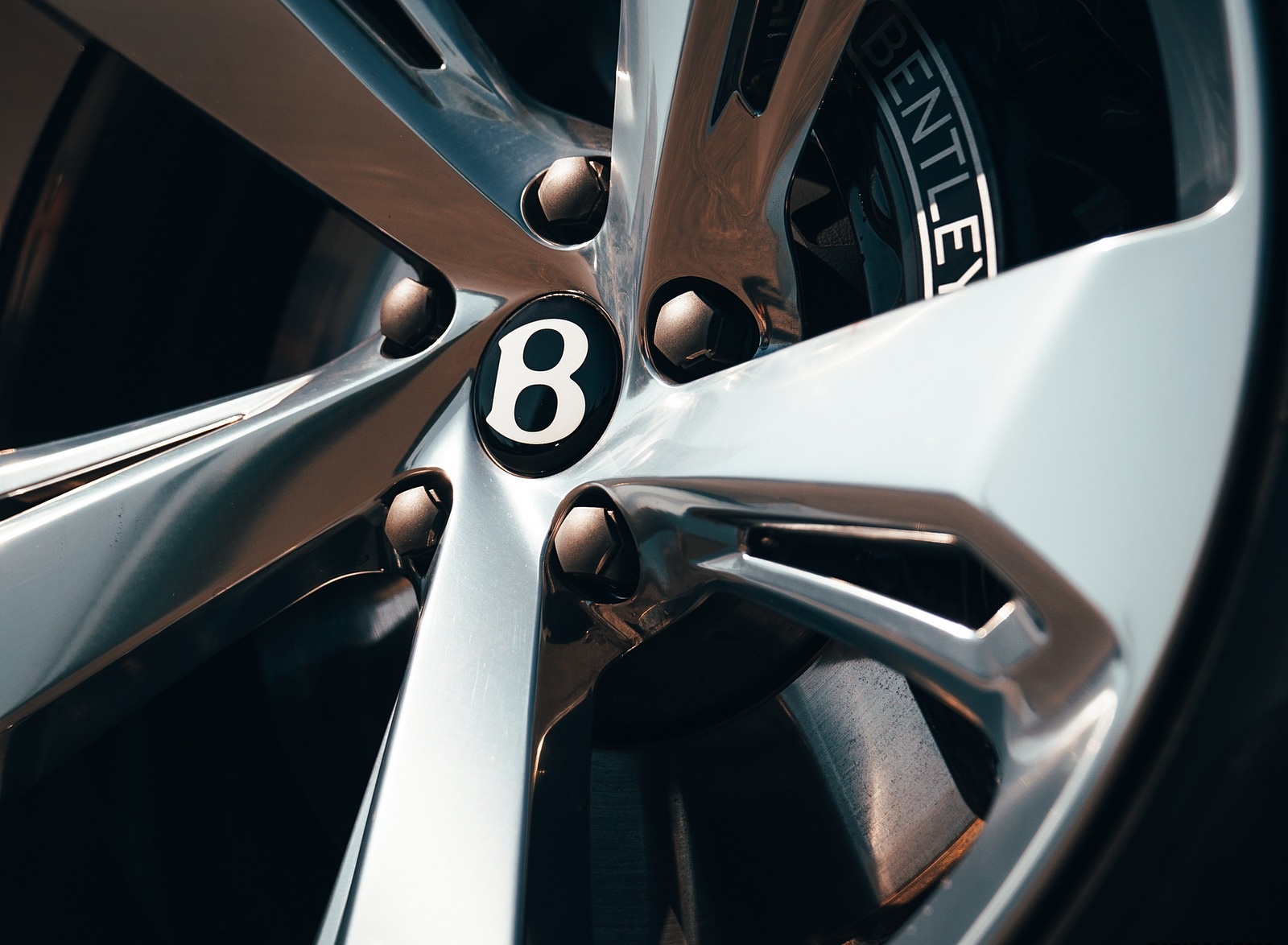 2019 Bentley Bentayga Plug-in Hybrid Wheel Wallpapers #19 of 54