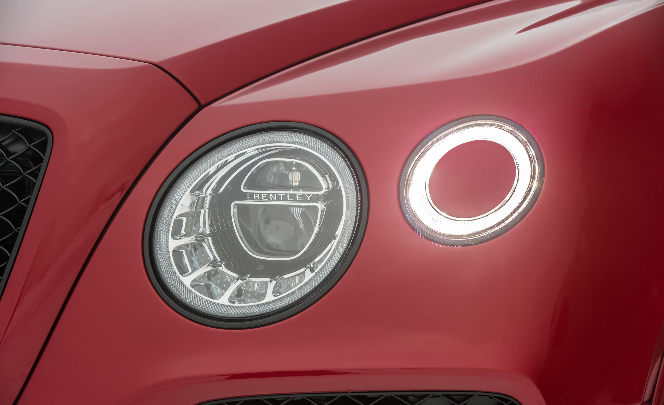 2019 Bentley Bentayga V8 Headlight Wallpapers #31 of 48