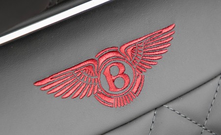 2019 Bentley Bentayga V8 Interior Badge Wallpapers 450x275 (47)
