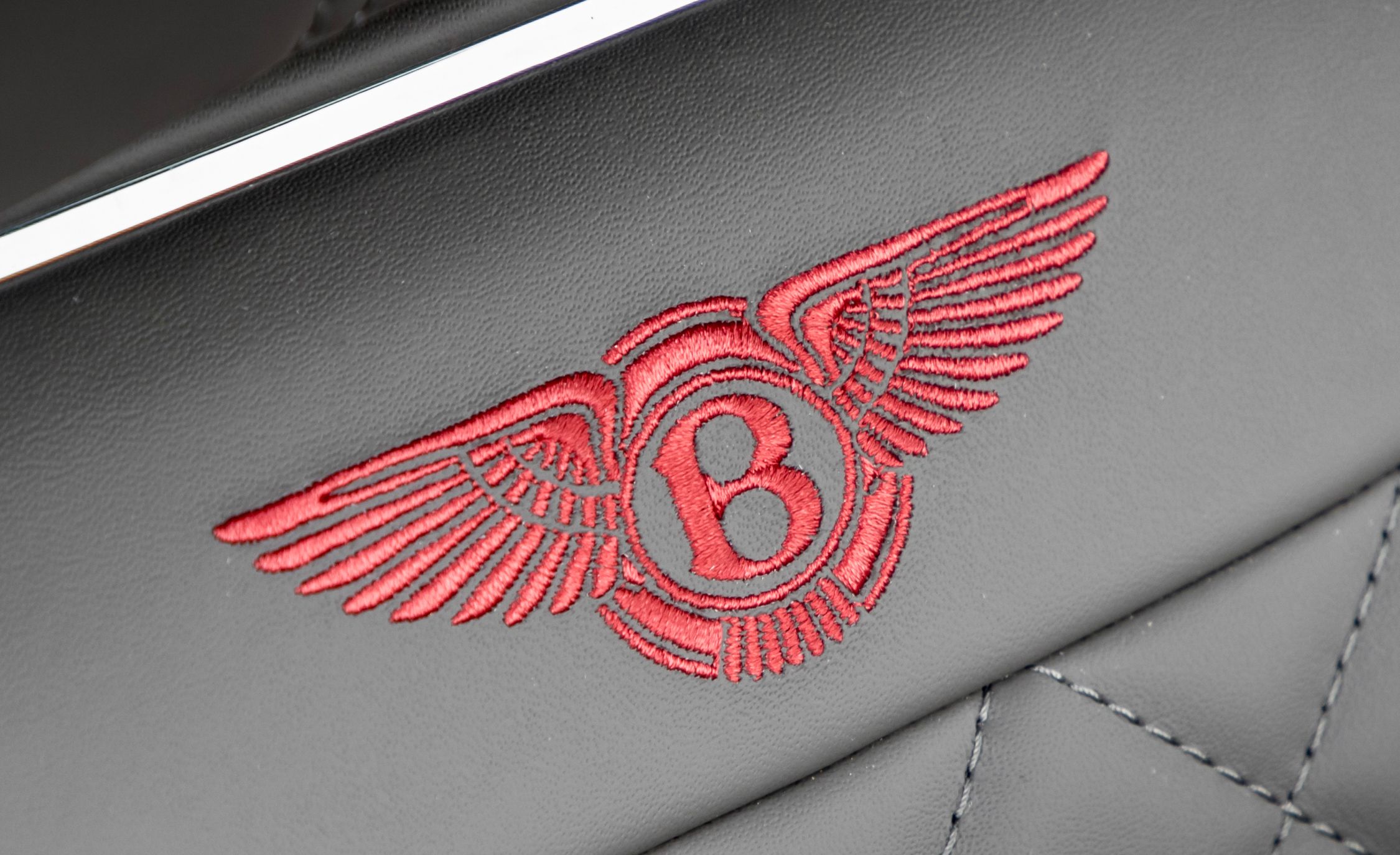 2019 Bentley Bentayga V8 Interior Badge Wallpapers #47 of 48