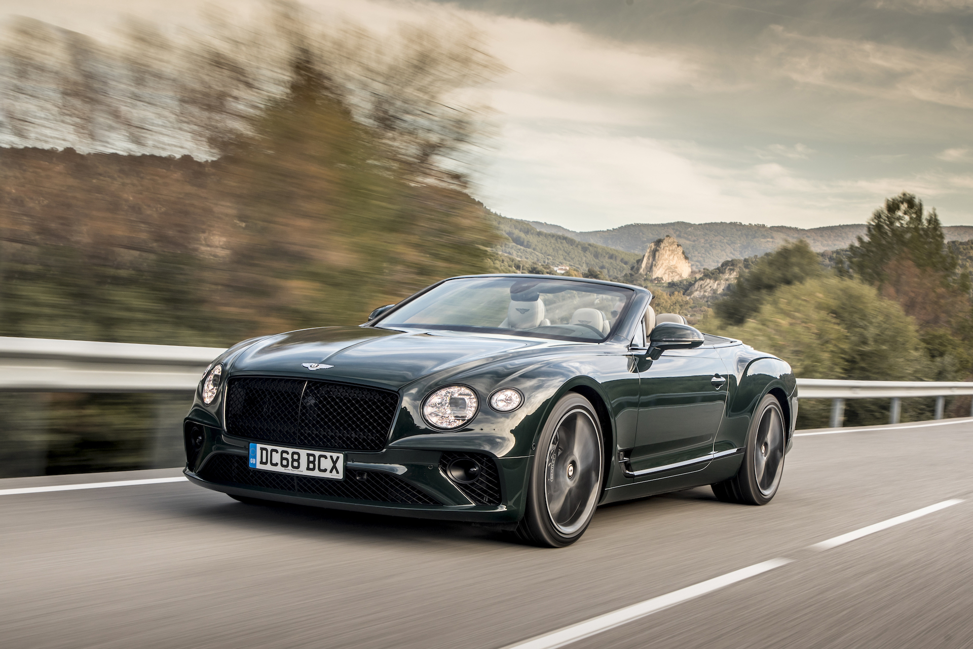 2019 Bentley Continental GT Convertible (Color: Verdant) Front Three-Quarter Wallpapers #35 of 108