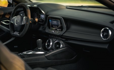 2019 Chevrolet Camaro 2.0T 1LE Interior Steering Wheel Wallpapers 450x275 (122)