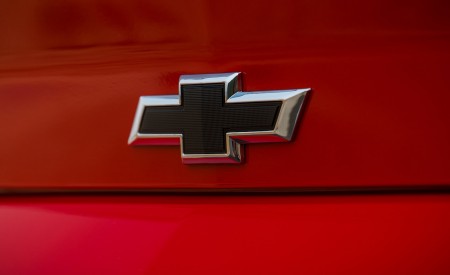 2019 Chevrolet Camaro Turbo 1LE Badge Wallpapers 450x275 (15)