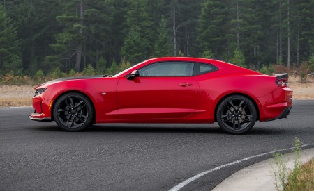 2019 Chevrolet Camaro Turbo 1LE Side Wallpapers 450x275 (13)
