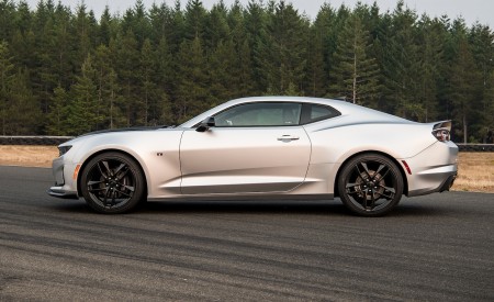 2019 Chevrolet Camaro Turbo 1LE Side Wallpapers 450x275 (79)