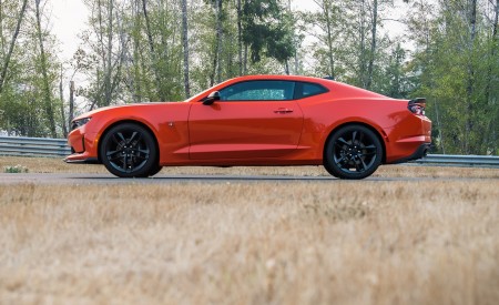 2019 Chevrolet Camaro Turbo 1LE Side Wallpapers 450x275 (14)