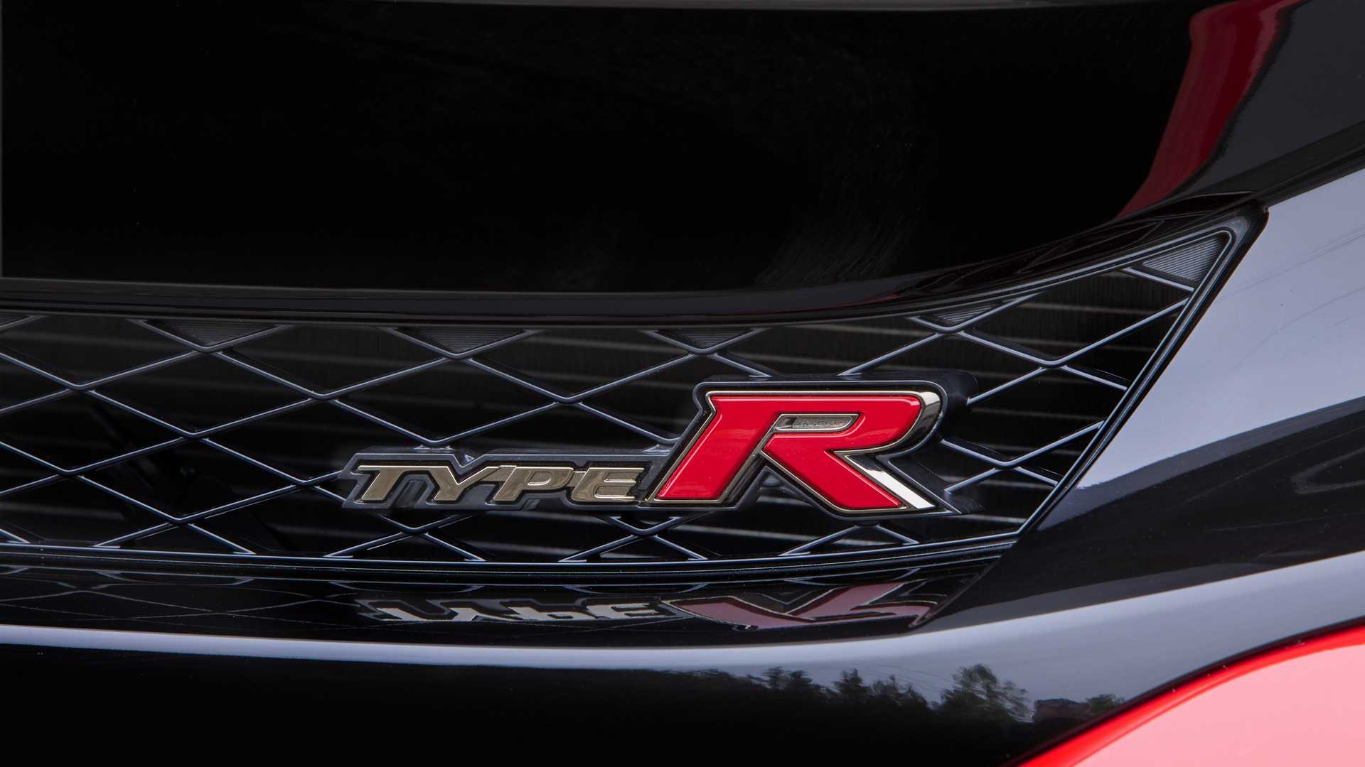 2019 Honda Civic Type R (Color: Rallye Red) Badge Wallpapers #62 of 182