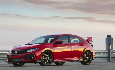 2019 Honda Civic Type R (Color: Rallye Red) Front Three-Quarter Wallpapers 450x275 (23)