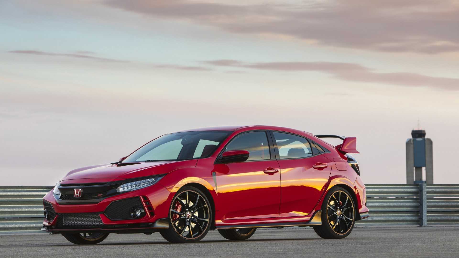 2019 Honda Civic Type R (Color: Rallye Red) Front Three-Quarter Wallpapers #23 of 182