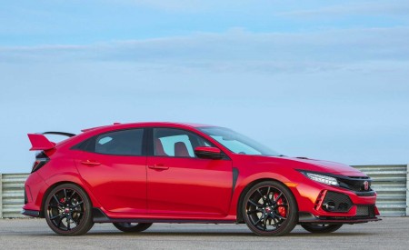 2019 Honda Civic Type R (Color: Rallye Red) Front Three-Quarter Wallpapers 450x275 (15)