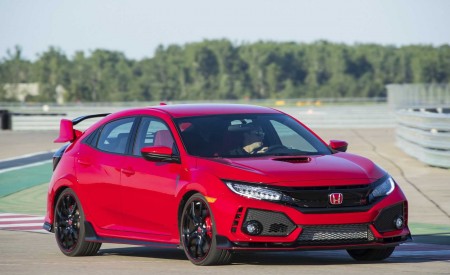 2019 Honda Civic Type R (Color: Rallye Red) Front Three-Quarter Wallpapers 450x275 (7)