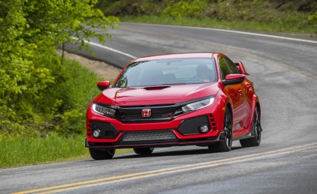 2019 Honda Civic Type R (Color: Rallye Red) Front Three-Quarter Wallpapers 450x275 (2)