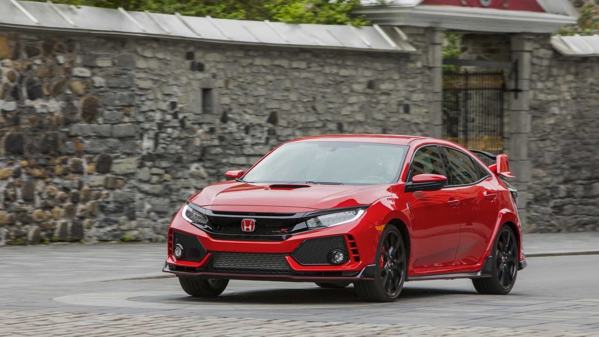 2019 Honda Civic Type R (Color: Rallye Red) Front Three-Quarter Wallpapers #24 of 182