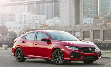 2019 Honda Civic Type R (Color: Rallye Red) Front Three-Quarter Wallpapers 450x275 (16)