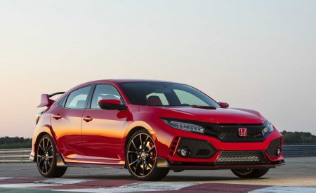 2019 Honda Civic Type R (Color: Rallye Red) Front Three-Quarter Wallpapers 450x275 (26)