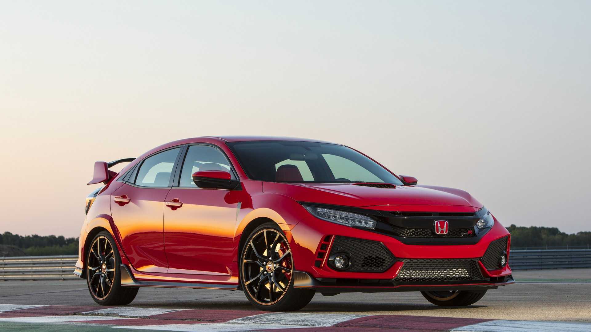 2019 Honda Civic Type R (Color: Rallye Red) Front Three-Quarter Wallpapers #26 of 182