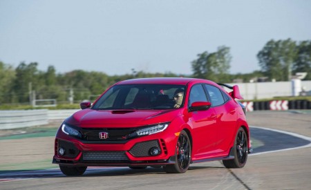 2019 Honda Civic Type R (Color: Rallye Red) Front Three-Quarter Wallpapers 450x275 (18)