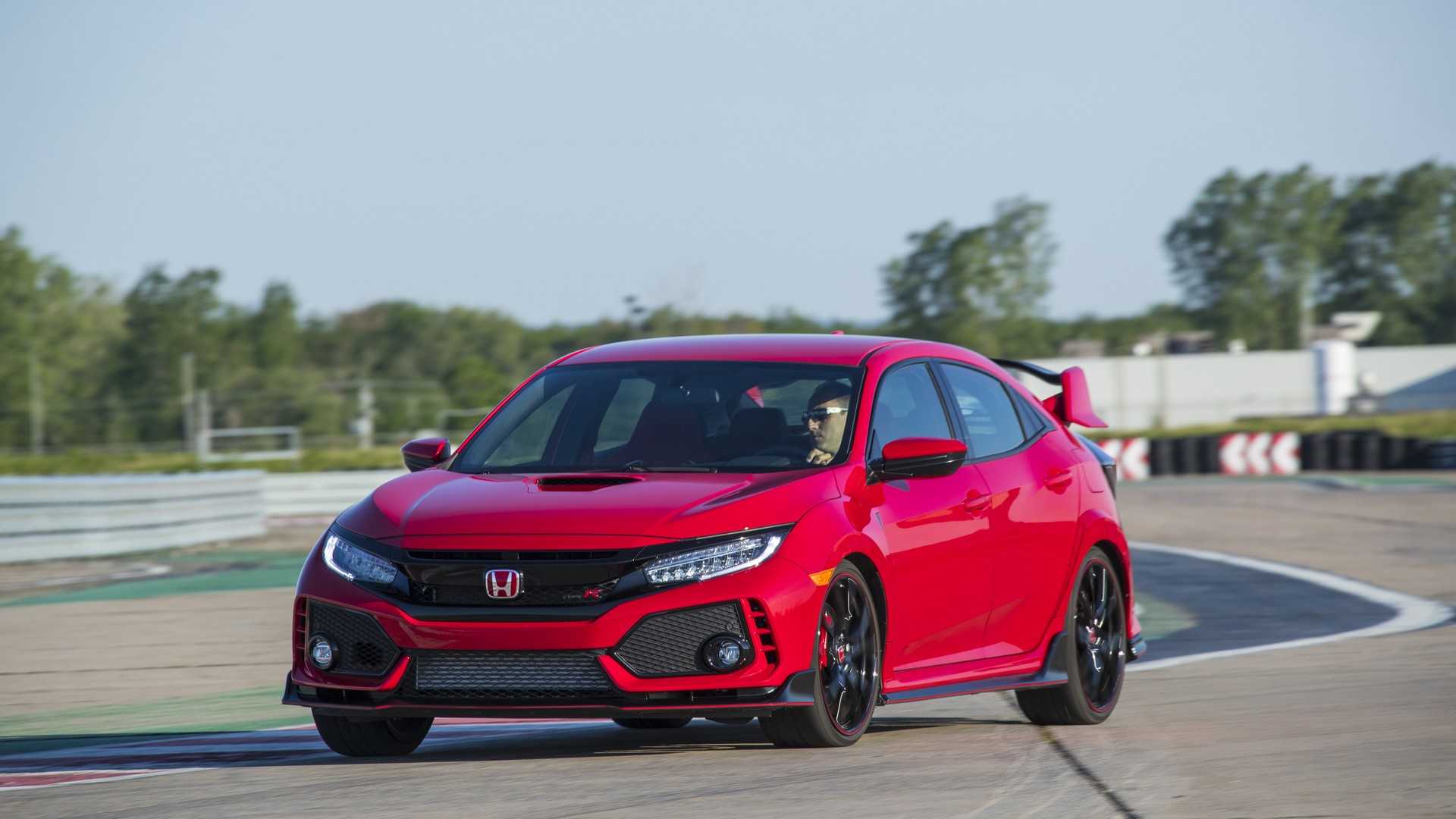 2019 Honda Civic Type R (Color: Rallye Red) Front Three-Quarter Wallpapers #18 of 182