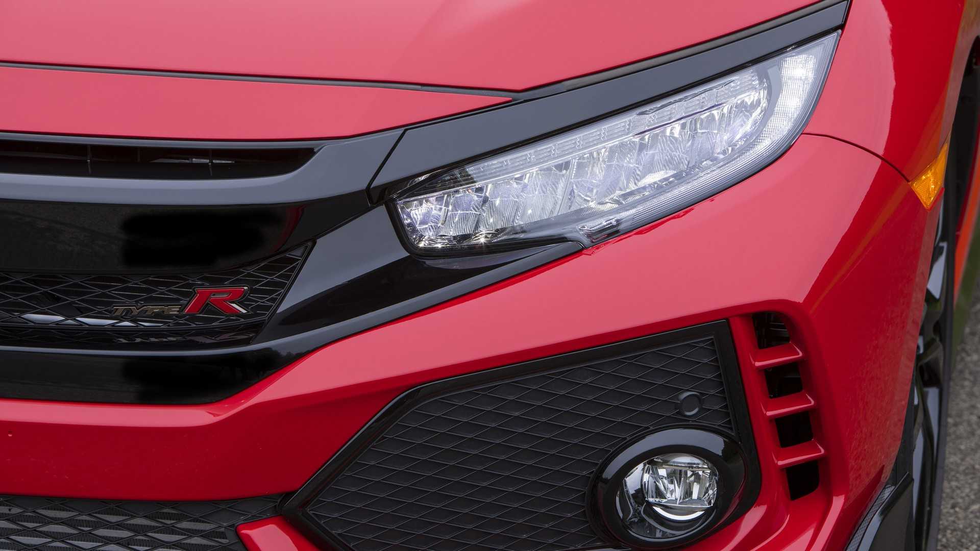 2019 Honda Civic Type R (Color: Rallye Red) Headlight Wallpapers #57 of 182