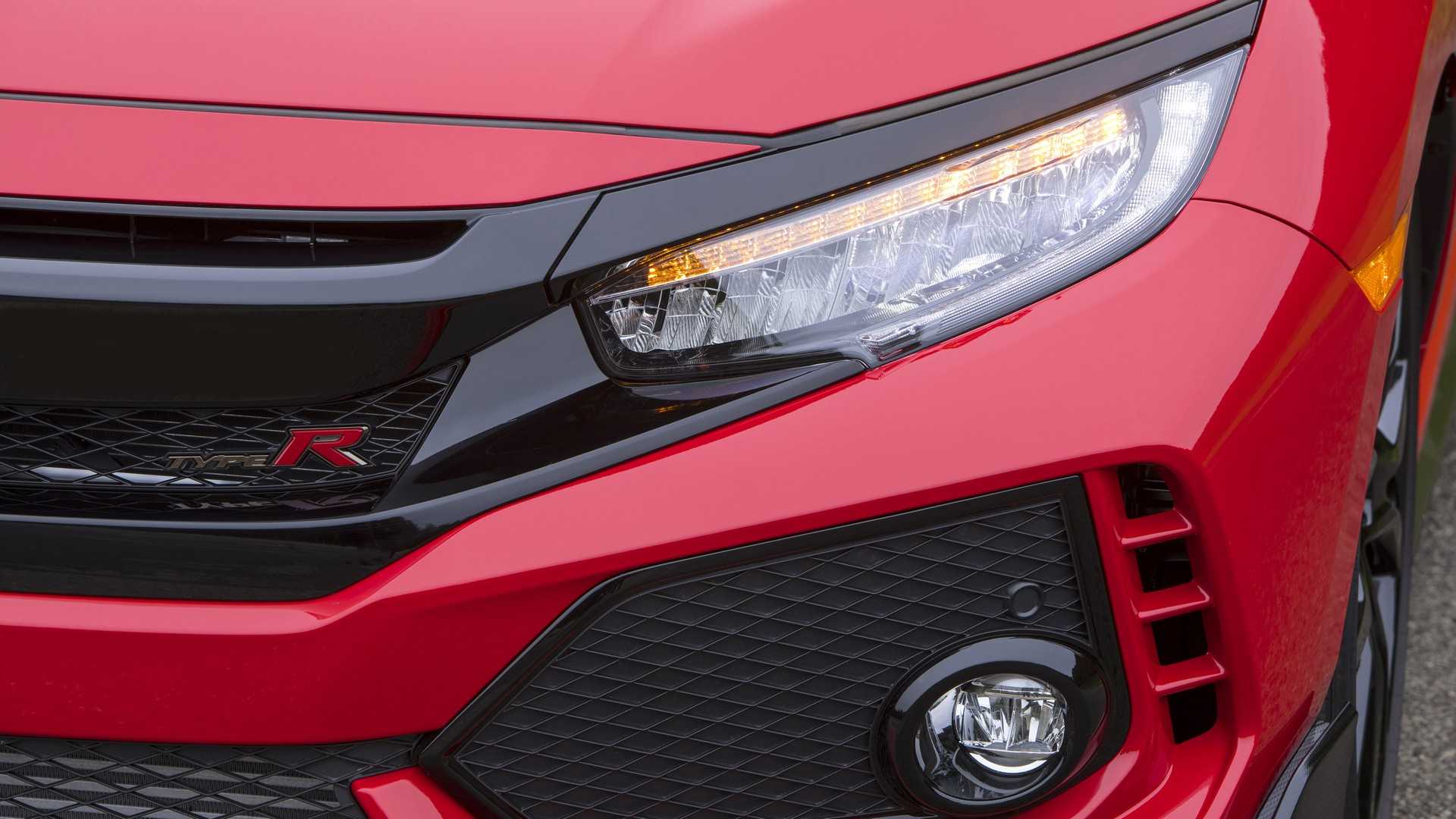 2019 Honda Civic Type R (Color: Rallye Red) Headlight Wallpapers #56 of 182
