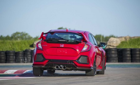 2019 Honda Civic Type R (Color: Rallye Red) Rear Wallpapers 450x275 (13)