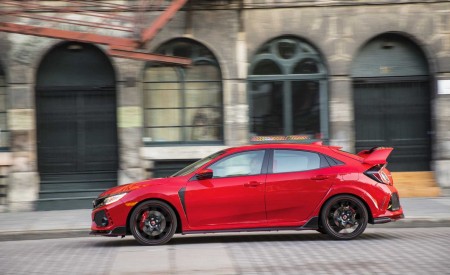 2019 Honda Civic Type R (Color: Rallye Red) Side Wallpapers 450x275 (14)