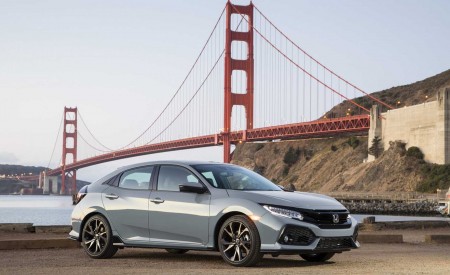 2019 Honda Civic Type R (Color: Sonic Gray Pearl) Front Three-Quarter Wallpapers 450x275 (84)