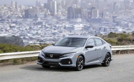 2019 Honda Civic Type R (Color: Sonic Gray Pearl) Front Three-Quarter Wallpapers 450x275 (85)