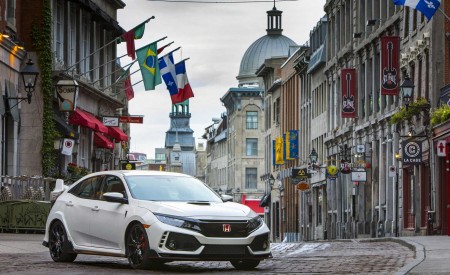 2019 Honda Civic Type R (Color: White Orchid Pearl) Front Three-Quarter Wallpapers 450x275 (141)
