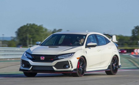 2019 Honda Civic Type R (Color: White Orchid Pearl) Front Three-Quarter Wallpapers 450x275 (130)