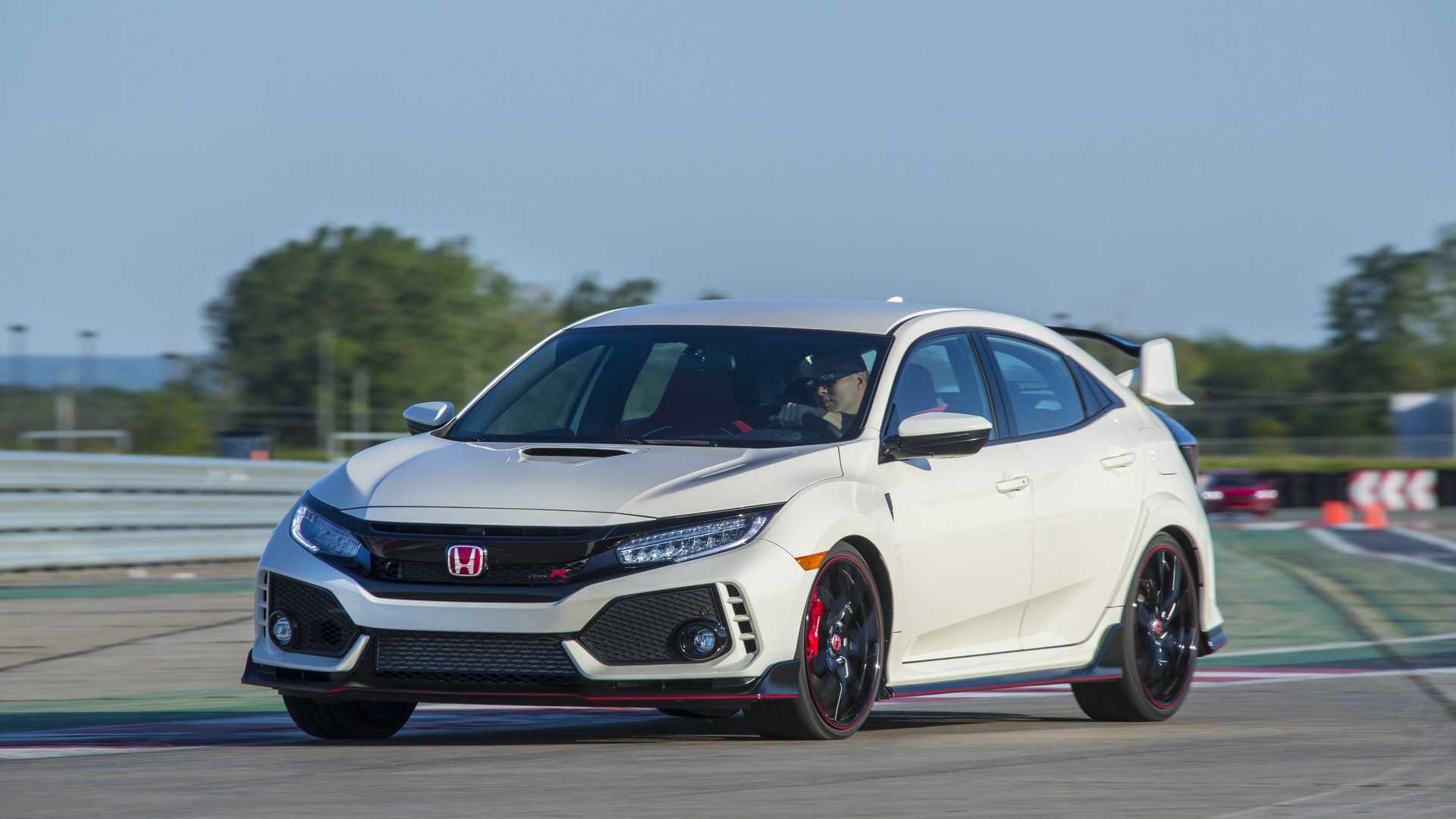 2019 Honda Civic Type R (Color: White Orchid Pearl) Front Three-Quarter Wallpapers #130 of 182