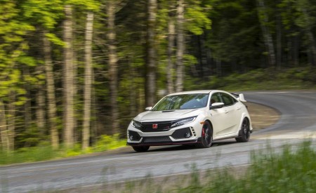 2019 Honda Civic Type R (Color: White Orchid Pearl) Front Three-Quarter Wallpapers 450x275 (107)