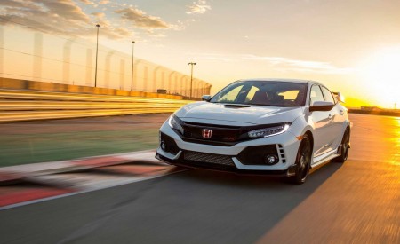 2019 Honda Civic Type R (Color: White Orchid Pearl) Front Three-Quarter Wallpapers 450x275 (159)