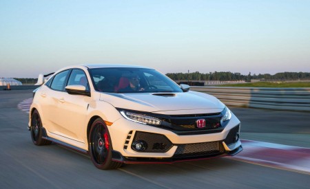2019 Honda Civic Type R (Color: White Orchid Pearl) Front Three-Quarter Wallpapers 450x275 (119)