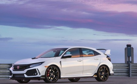 2019 Honda Civic Type R (Color: White Orchid Pearl) Front Three-Quarter Wallpapers 450x275 (144)