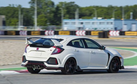 2019 Honda Civic Type R (Color: White Orchid Pearl) Rear Three-Quarter Wallpapers 450x275 (125)