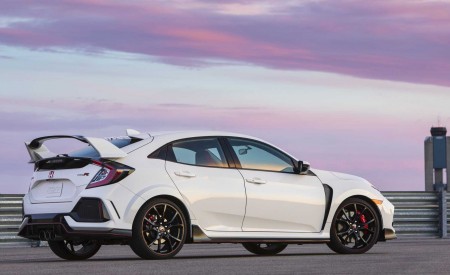 2019 Honda Civic Type R (Color: White Orchid Pearl) Rear Three-Quarter Wallpapers 450x275 (150)
