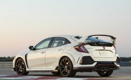 2019 Honda Civic Type R (Color: White Orchid Pearl) Rear Three-Quarter Wallpapers 450x275 (137)