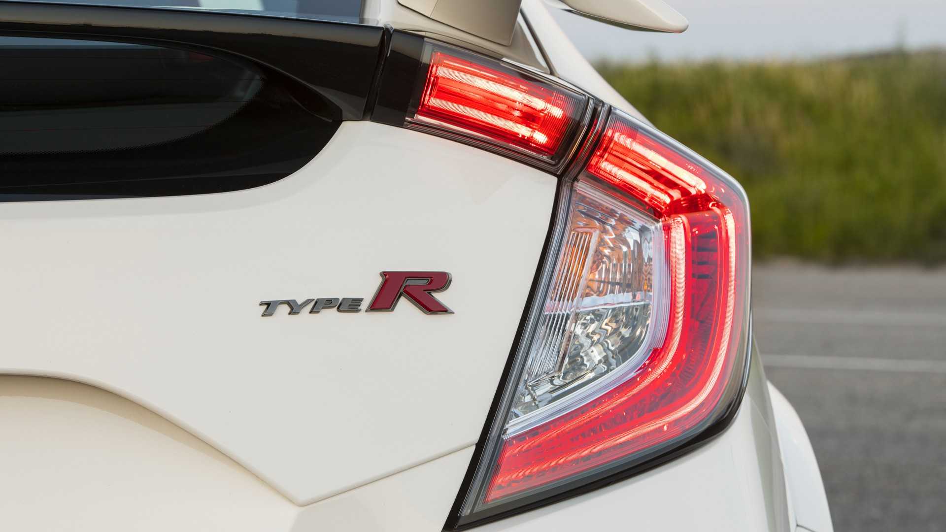 2019 Honda Civic Type R (Color: White Orchid Pearl) Tail Light Wallpapers #172 of 182