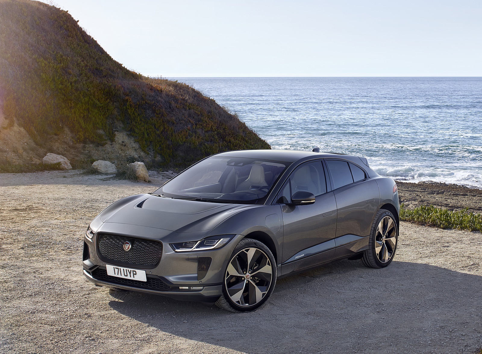 2019 Jaguar I-PACE (Color: Corris Grey) Front Three-Quarter Wallpapers #110 of 192