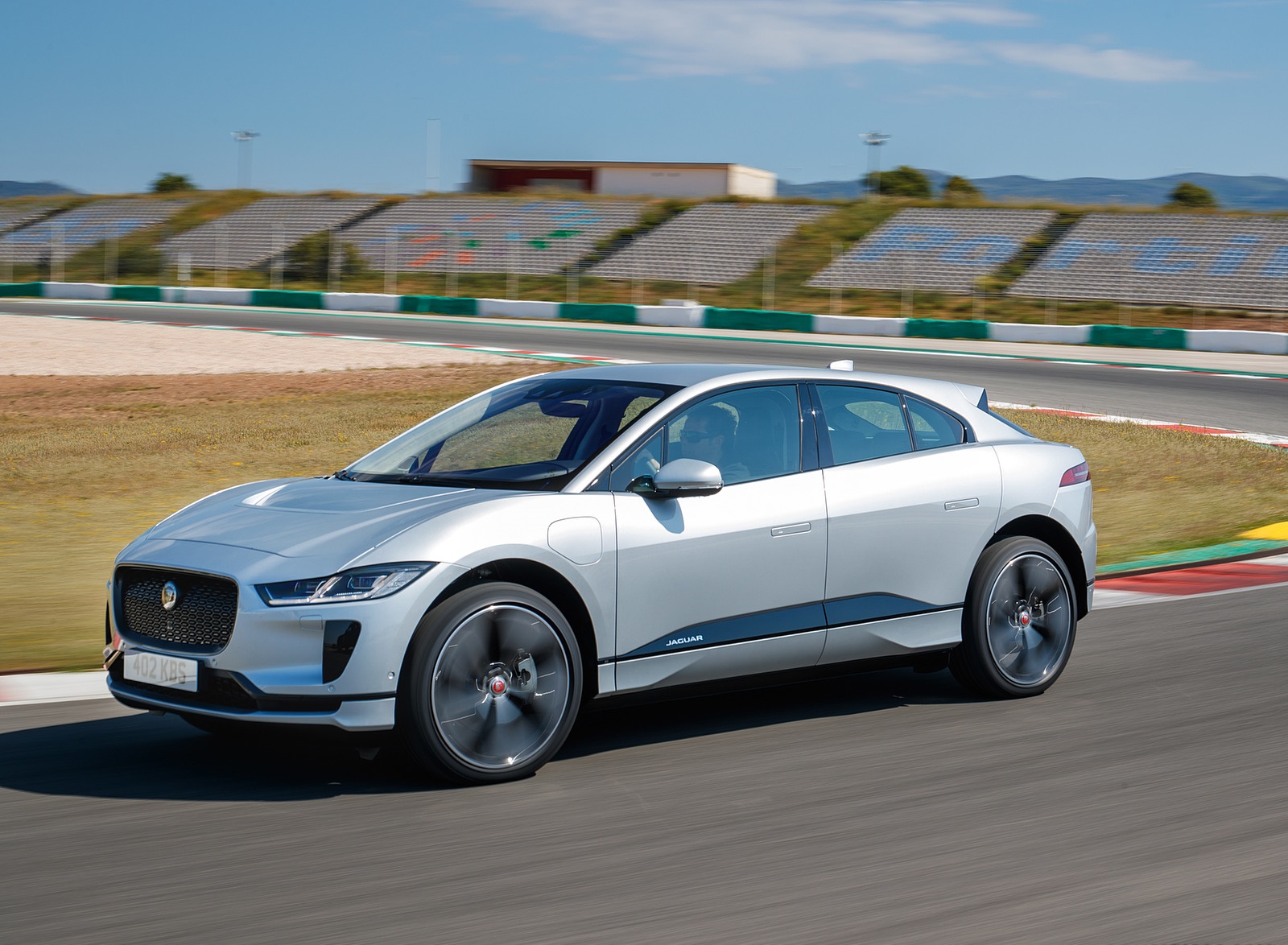 2019 Jaguar I-PACE (Color: Indus Silver) Front Three-Quarter Wallpapers #140 of 192