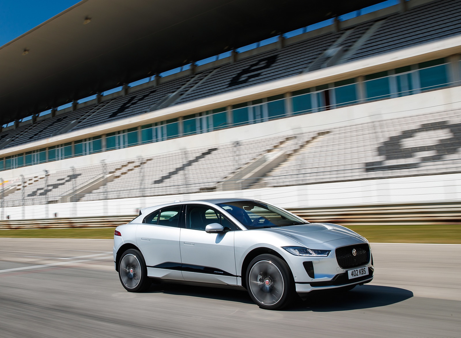 2019 Jaguar I-PACE (Color: Indus Silver) Front Three-Quarter Wallpapers #142 of 192
