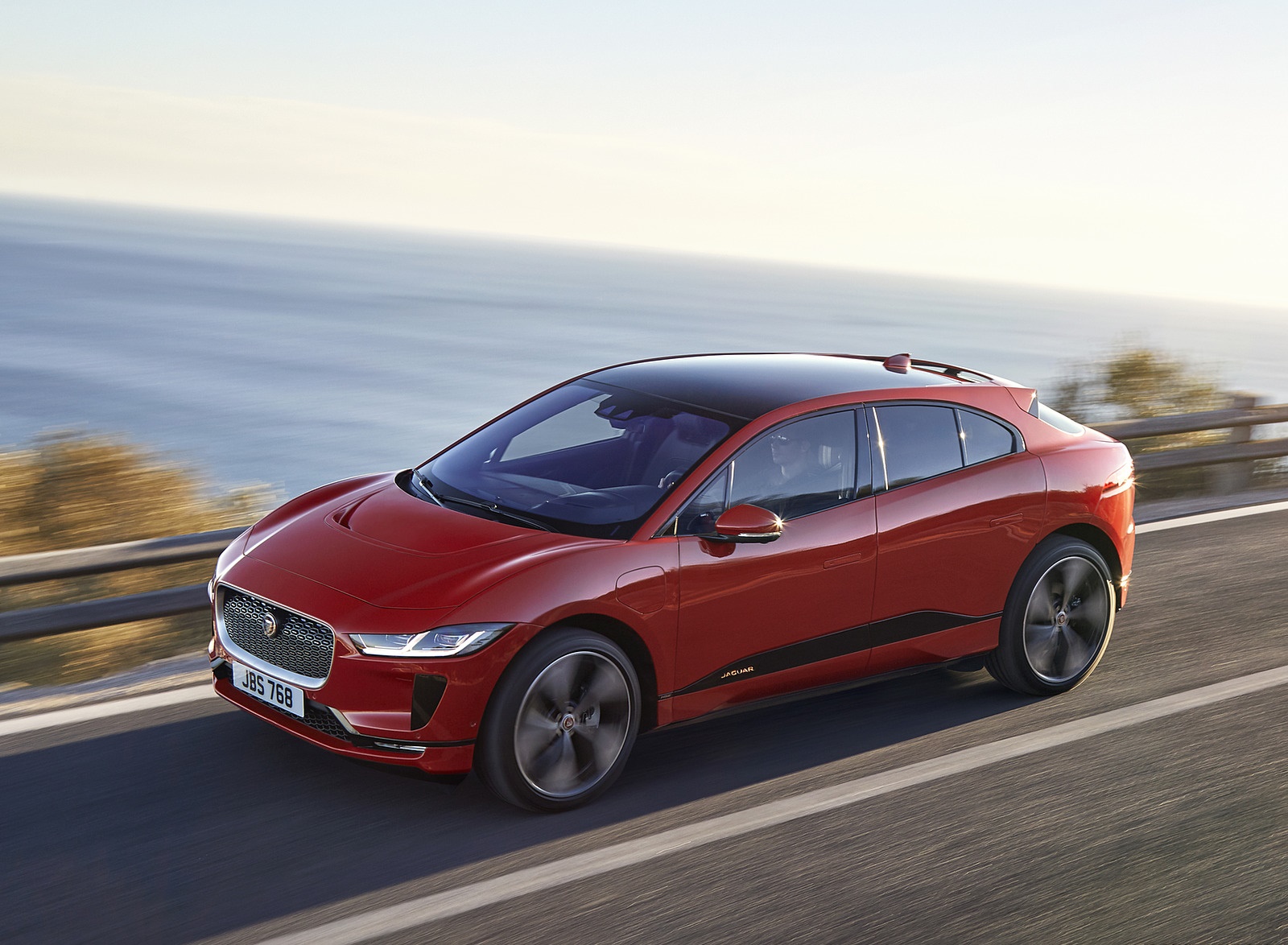 2019 Jaguar I-PACE (Color: Photon Red) Front Three-Quarter Wallpapers #80 of 192