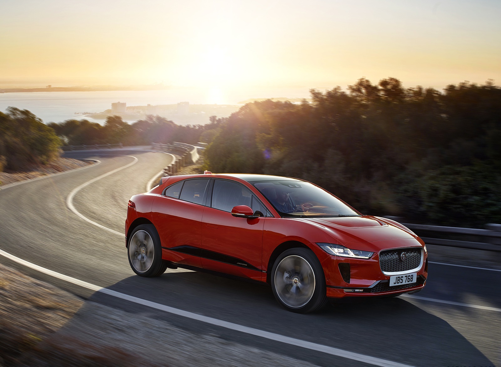 2019 Jaguar I-PACE (Color: Photon Red) Front Three-Quarter Wallpapers #81 of 192