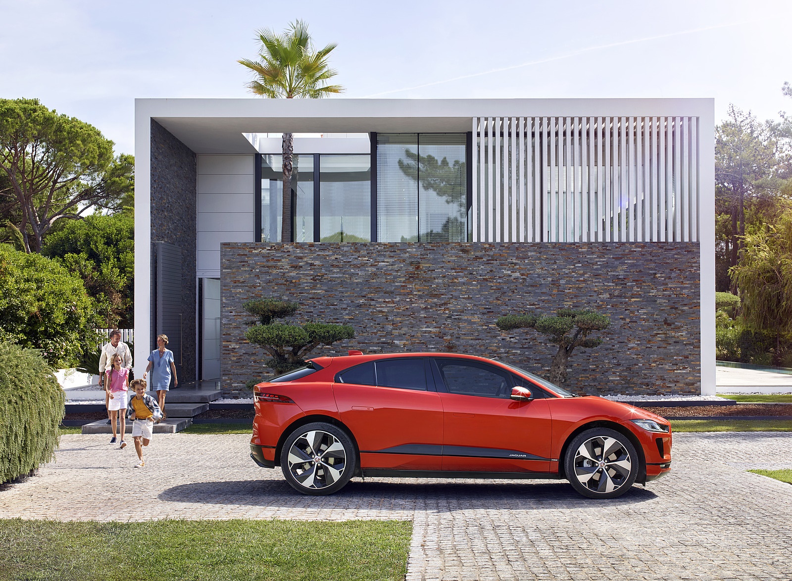 2019 Jaguar I-PACE (Color: Photon Red) Side Wallpapers #95 of 192