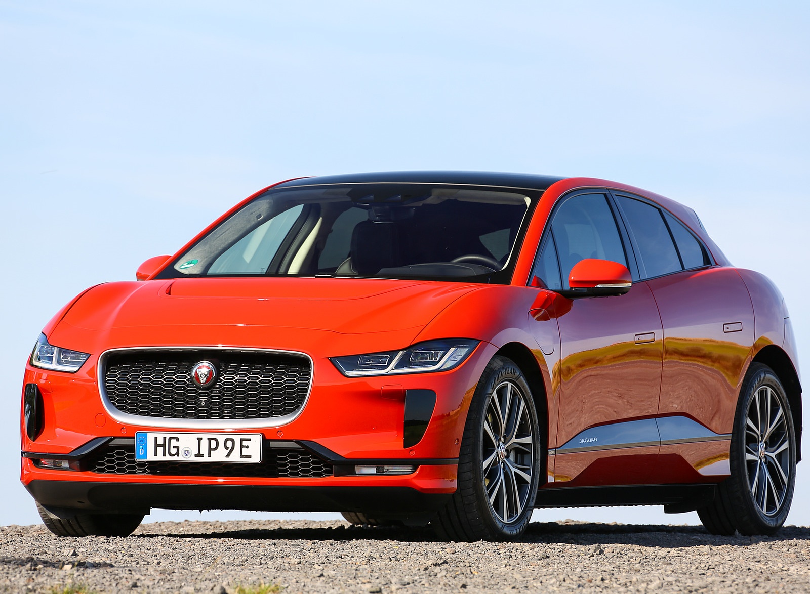 2019 Jaguar I-PACE EV400 AWD HSE First Edition (Color: Photon Red) Front Three-Quarter Wallpapers #54 of 192