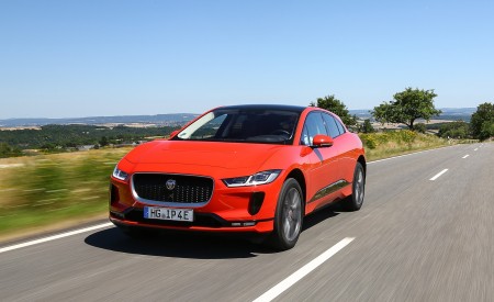 2019 Jaguar I-PACE EV400 AWD HSE First Edition (Color: Photon Red) Front Three-Quarter Wallpapers 450x275 (20)