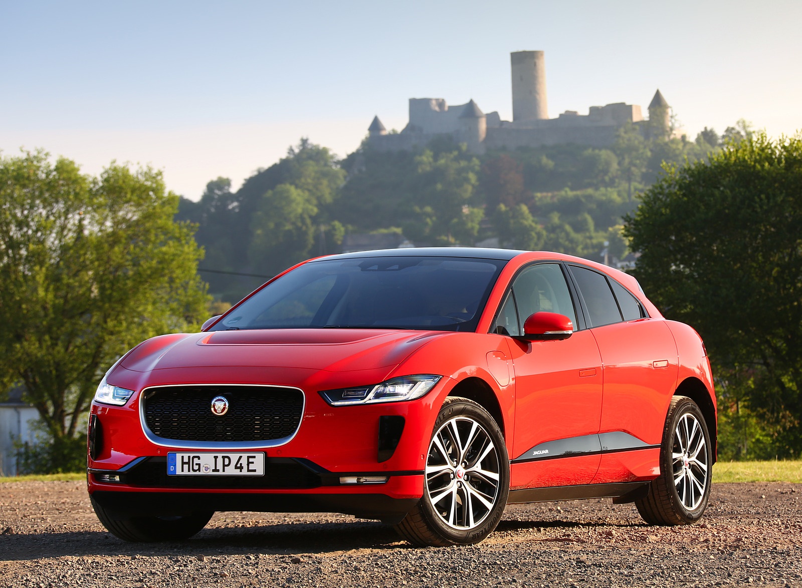 2019 Jaguar I-PACE EV400 AWD HSE First Edition (Color: Photon Red) Front Three-Quarter Wallpapers #56 of 192